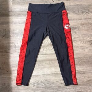 Women's Kansas City Chiefs NFL Certo 2-pocket leggings.